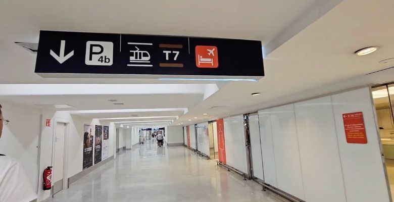 señalización hacia parada de tranvias en orly