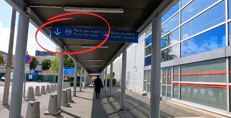 señalizaciones hacia trenes rer roissypole
