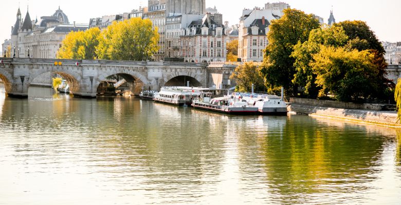 paseo por el rio sena paris