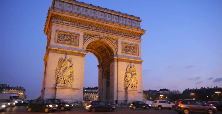 arco del triunfo al atardecer